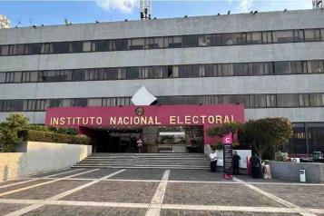 Alerta INE por riesgos de seguridad y participaci&oacute;n con nueva CURP