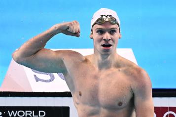 Gana León Marchand oro en 200 combinados