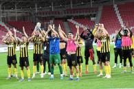 Avanzan AEK y Orbelin rumbo a la Conference