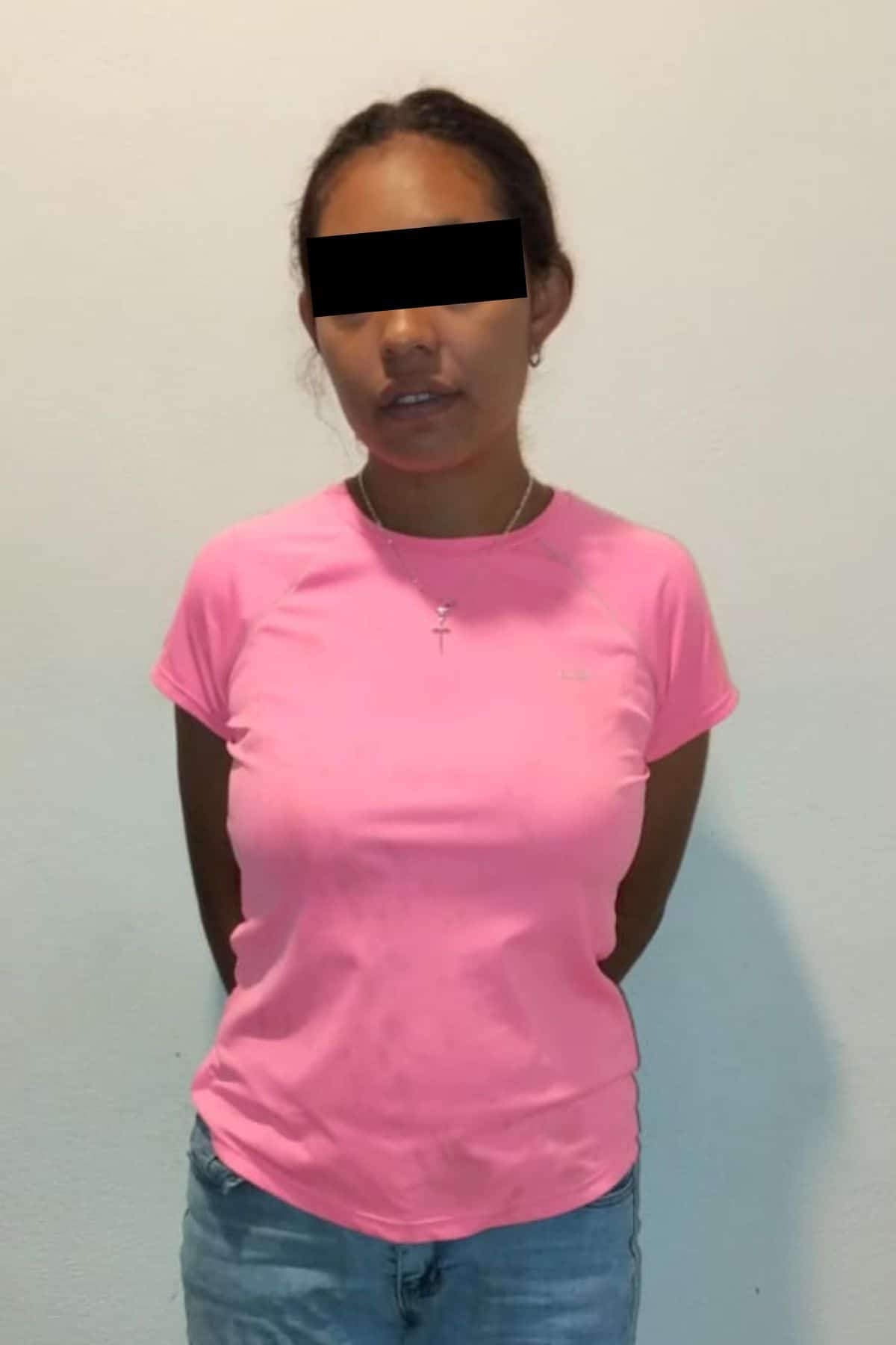 Después de denunciar una riña con su pareja en el domicilio de ambos, las dos personas fueron detenidas por elementos de la Policía de Guadalupe al acusarse mutuamente de golpes, en la Colonia Tolteca.