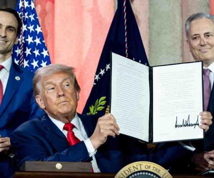 Presiona Trump a jefes de 17 farmacéuticas para que bajen precios