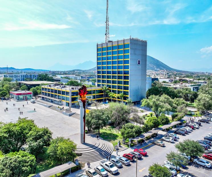 Apadrinan empresarios educación de jóvenes talentosos de la UANL