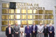 Develan placa conmemorativa en honor a primeros congresistas Develan placa conmemorativa en honor a primeros congresistas