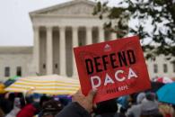 Nos est&aacute;n persiguiendo, claman los dreamers en Estados Unidos