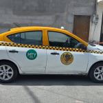 Maneja taxi robado; lo detienen