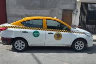 Maneja taxi robado; lo detienen