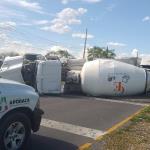 Vuelca revolvedora en Guadalupe