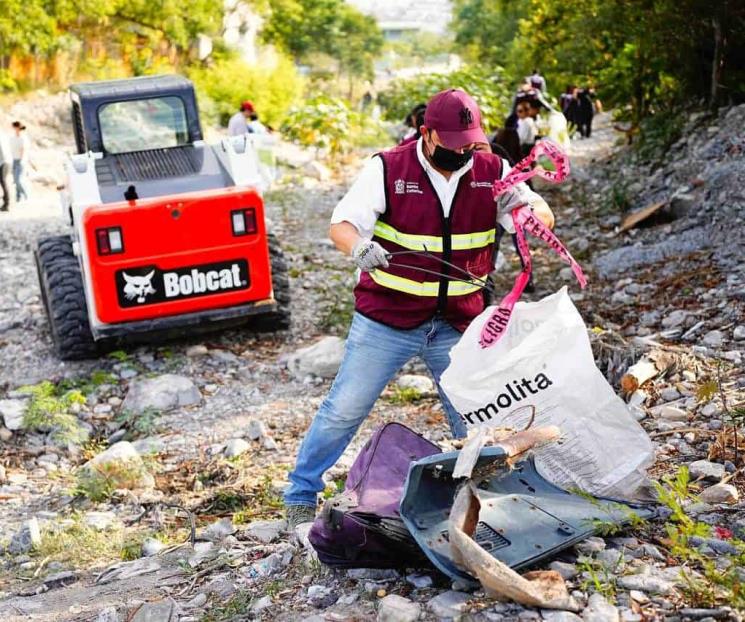 Realizan trabajos de desazolve en Santa Catarina Realizan trabajos de desazolve en Santa Catarina