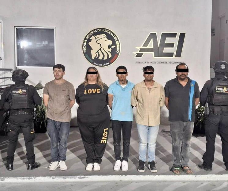 Detienen a cinco con armas y droga en Ciénega de Flores Detienen a cinco con armas y droga en Ciénega de Flores