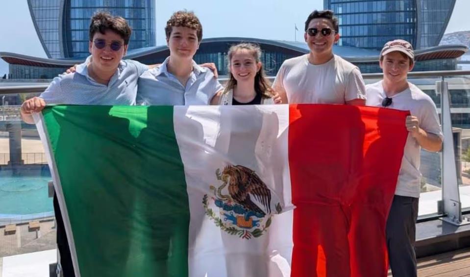 México brilla en Olimpiada Internacional de Economía 2025