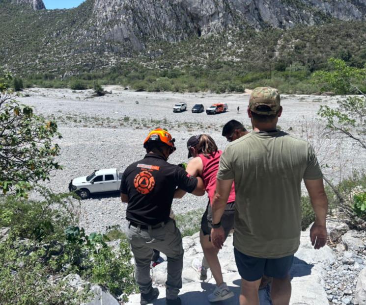 Senderista resulta lesionada al resbalar en La Huasteca Senderista resulta lesionada al resbalar en La Huasteca