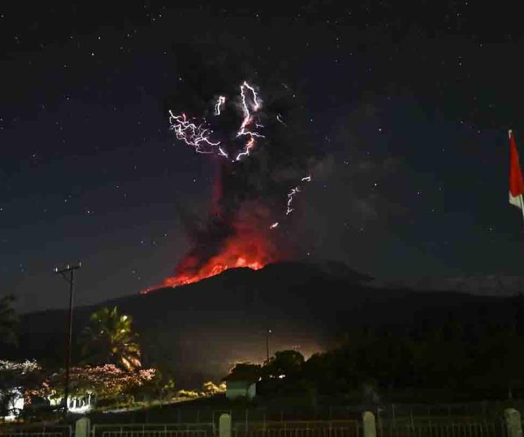 Reactiva Indonesia alerta máxima por erupción volcánica Reactiva Indonesia alerta máxima por erupción volcánica