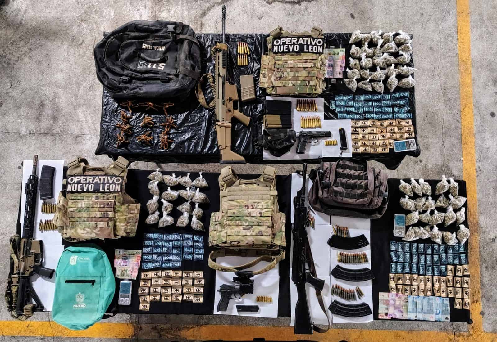 Tres hombres detenidos por la portación de cinco armas de fuego y droga, en el municipio de Aramberri, fueron vinculados a proceso por un Juez.
