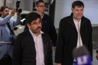 Hugo Aguilar se re&uacute;ne con senadores