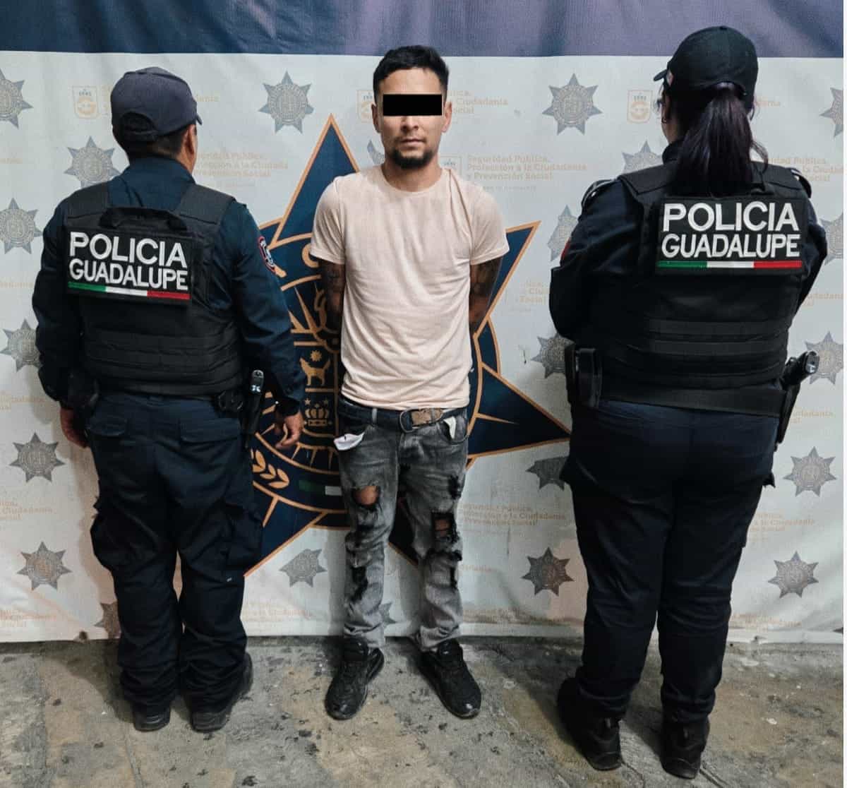 Como resultado de un operativo de reacción inmediata, elementos de la Policía de Guadalupe detuvieron a un presunto sicario en posesión de un arma corta calibre 9 milímetros.