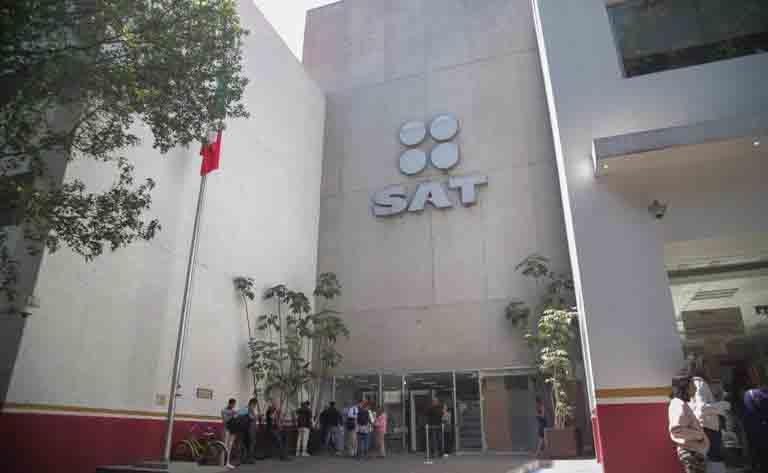 Denuncian Empresarios anomalías en licitación del SAT