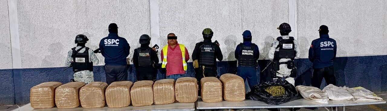 En posesión de 130 kilos de marihuana, fue detenido un hombre en el municipio de El Carmen por elementos del Grupo de Coordinación entre la Policía Municipal de Escobedo, El Carmen, Fuerza Civil y la Secretaría de Seguridad Pública Y Protección Ciudadana.
