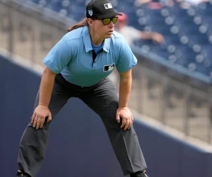 Tendrá MLB primera mujer umpire Tendrá MLB primera mujer umpire