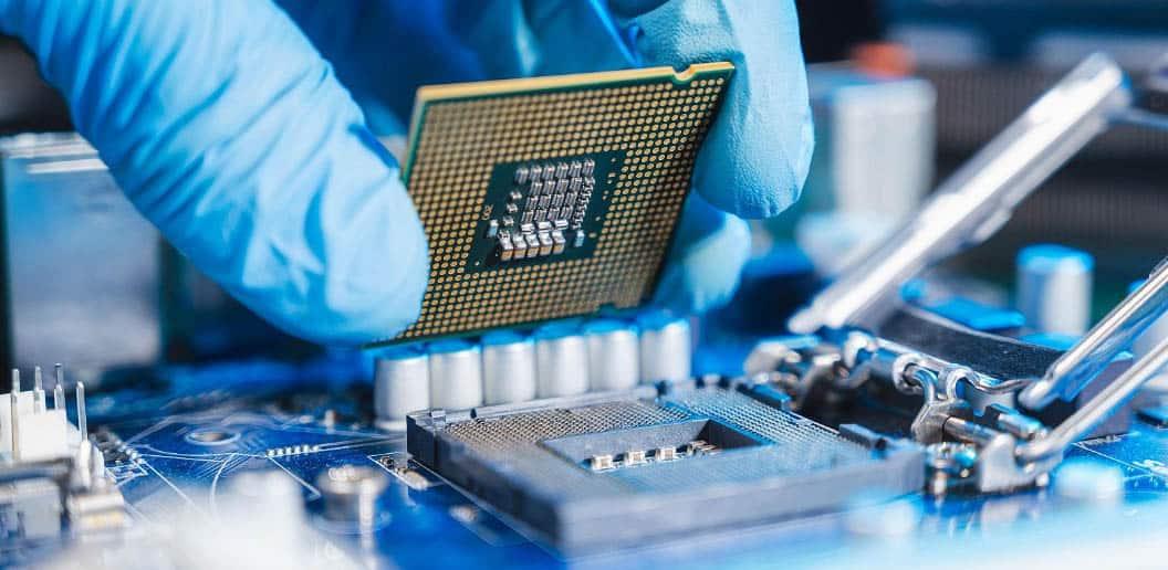 Planea Trump imponer un arancel del 100% a los chips y semiconductor