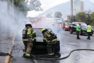 Arde auto en Morones Prieto