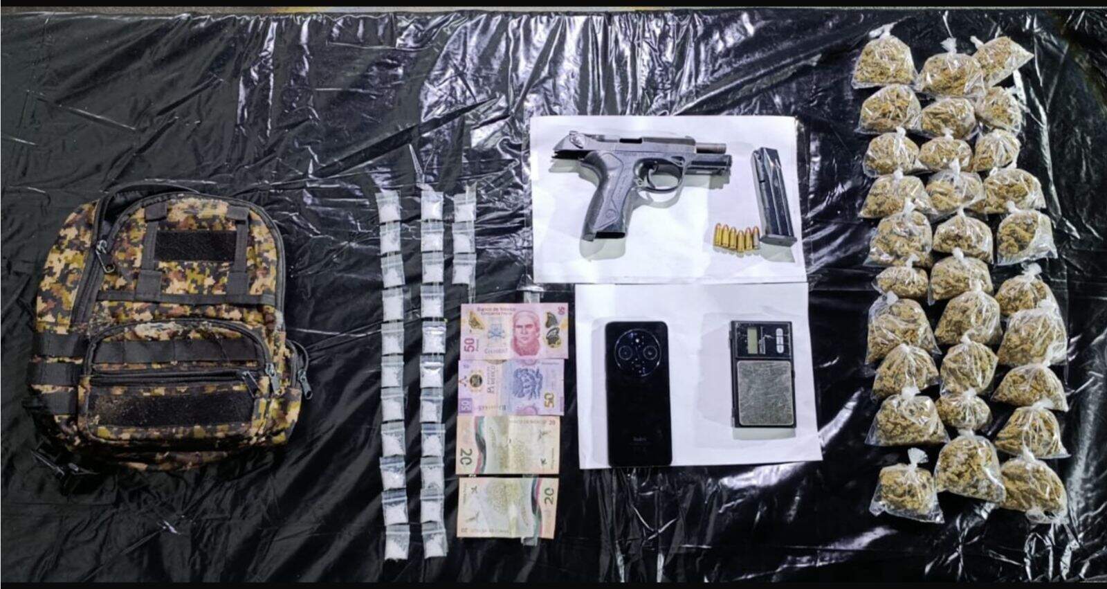 Después de una riña con otra persona que alcanzó a darse a la fuga, un hombre fue detenido tras encontrarle un arma de fuego y droga, en la Colonia Barrio La Moderna, además de ser reconocido como generador de violencia al norte de Monterrey.