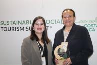 Reconocen a maestra por proyecto de turismo humanista