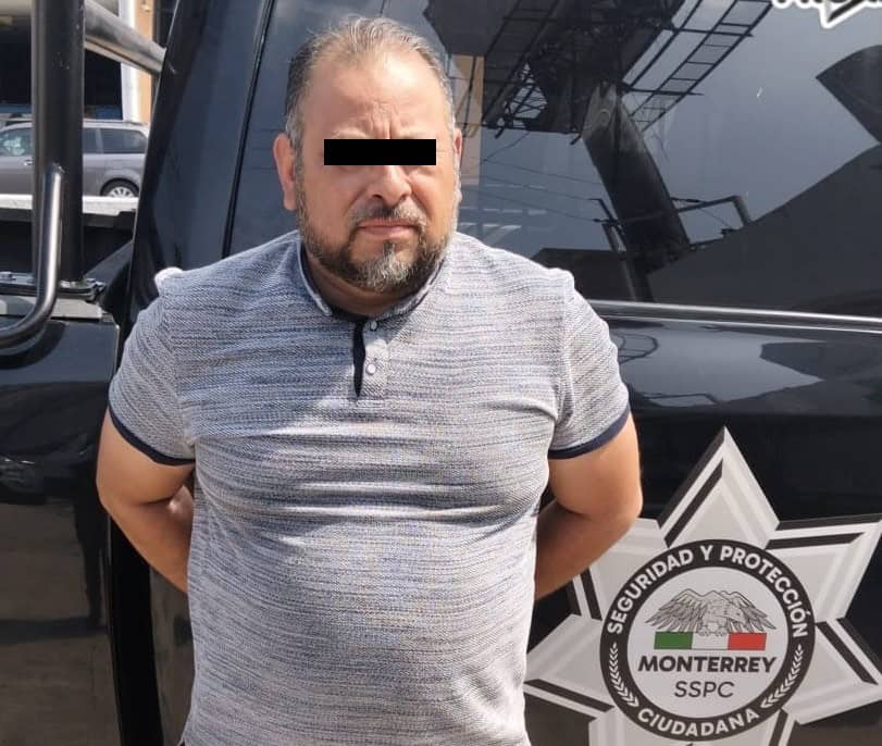 Después de una riña por un incidente vial, un hombre fue detenido por oficiales de la Policía de Monterrey, al presuntamente lesionar al chofer de una camioneta, en la Colonia Cumbres Las Palmas Residencial, ayer al norponiente de la ciudad.