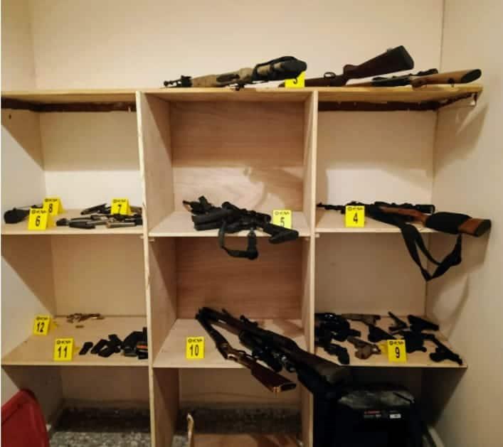 Aseguran arsenal tras dos cateos
