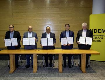 Acuerdan apoyos para posgrado a servidores públicos escobedenses