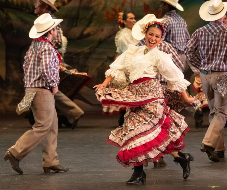 Dan testimonio de amor a México con su danza Dan testimonio de amor a México con su danza