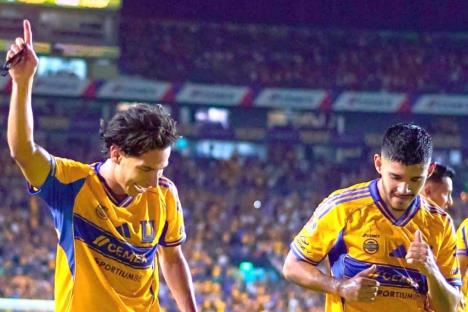 Golea Tigres al Puebla y toman la cima