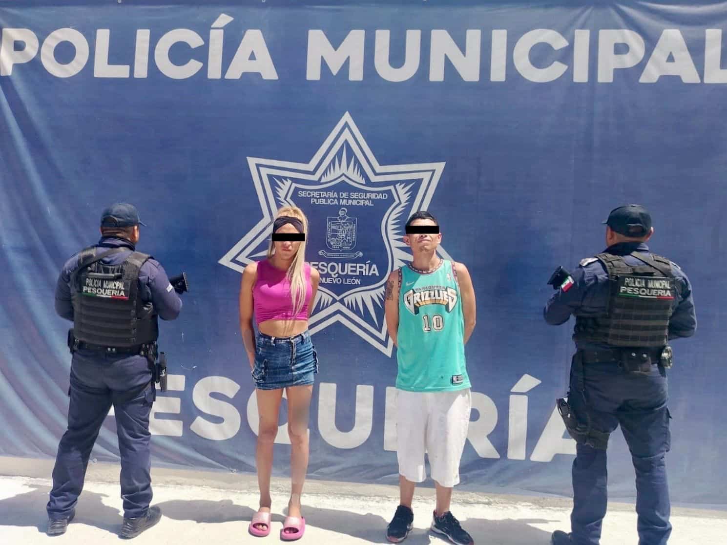 En labores de prevención y vigilancia, oficiales de la Secretaría de Seguridad de Pesquería detuvieron a dos hombres por posesión de sustancias con características similares a la droga conocida como cristal.