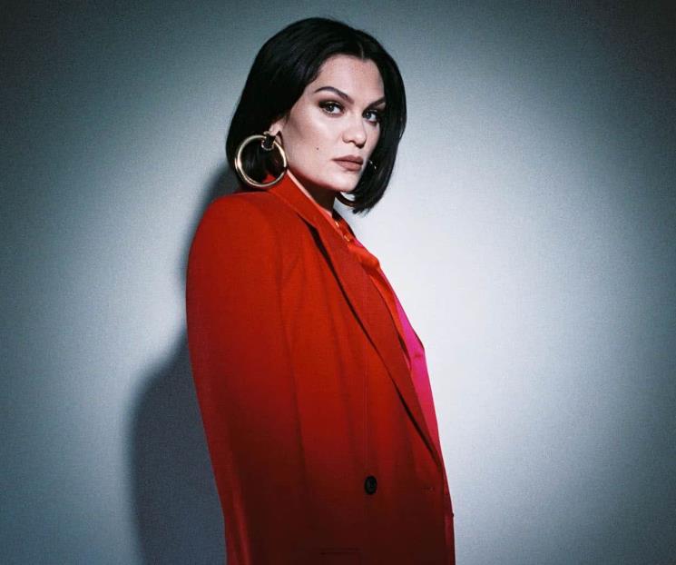 Jessie J vuelve al quir&oacute;fano durante su recuperaci&oacute;n post c&aacute;ncer