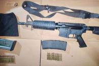 Cae con arma de alto poder