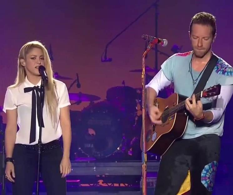 Shakira y Chris Martin desatan rumores de romance tras dedicatoria Shakira y Chris Martin desatan rumores de romance tras dedicatoria
