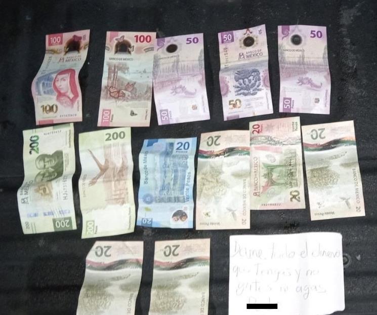 Asalta tienda con recado