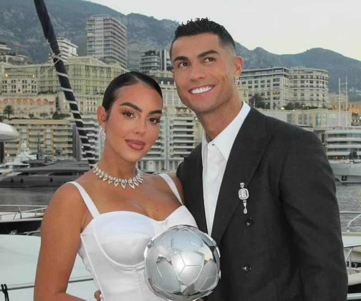 Anuncian Cristiano Ronaldo y Georgina Rodríguez su compromiso 