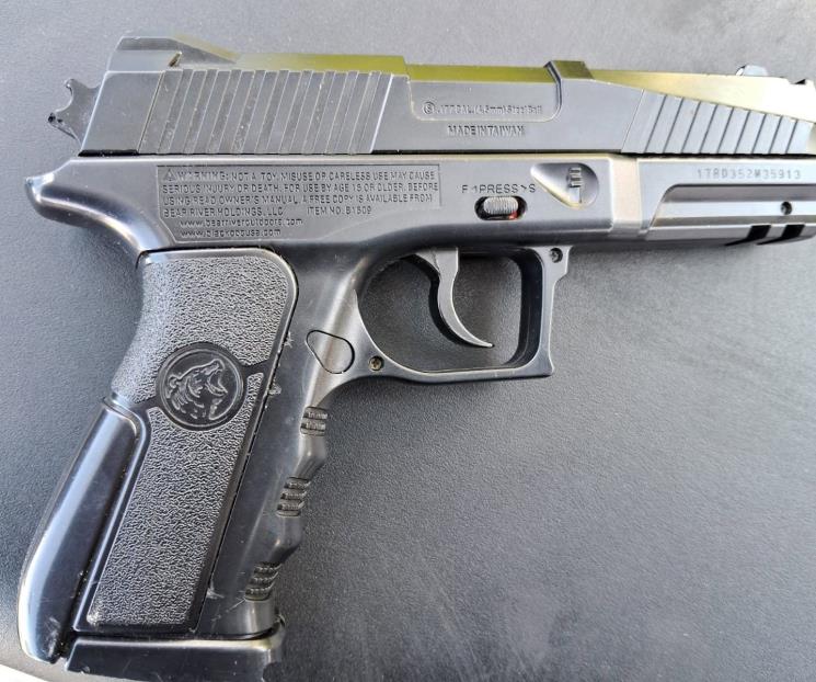 Cae con arma de fuego y droga
