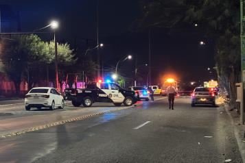 Mata policía con su patrulla a un hombre