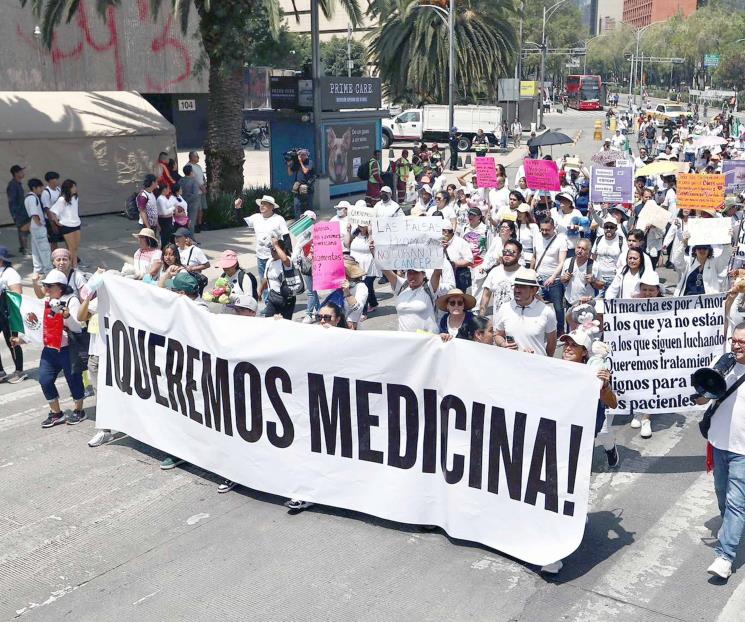 Protestan por desabasto de medicamentos en CDMX