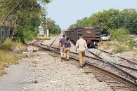 Descubren cadáver cerca de vías del tren