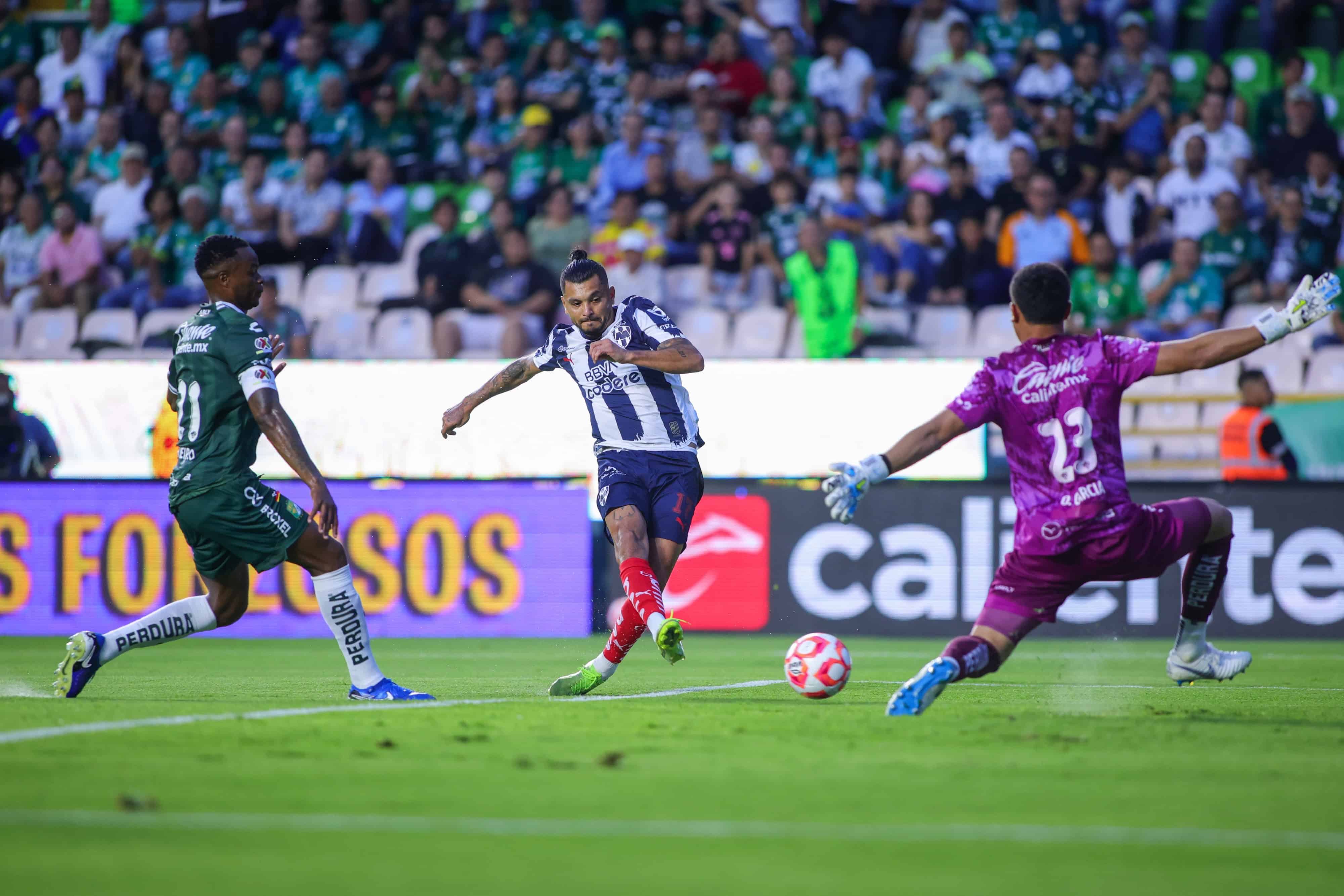 Jesús Corona hace el 1-0.