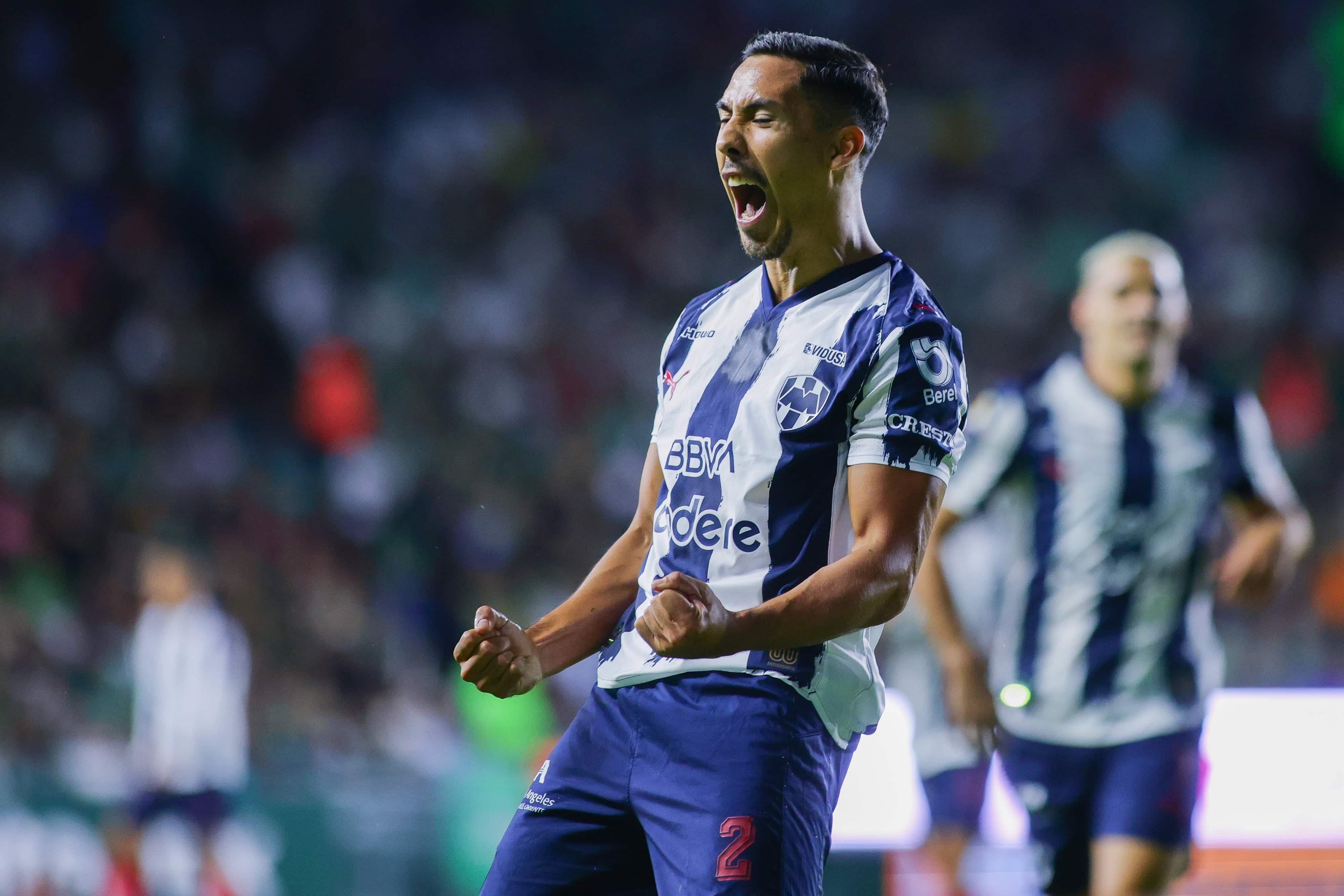 Ricardo Chávez hace el 2-0.