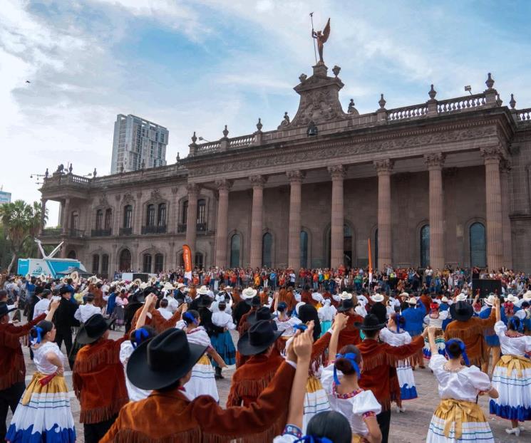 Cierra con éxito el Gran Mitote Folklórico "¡Zapatéllele!