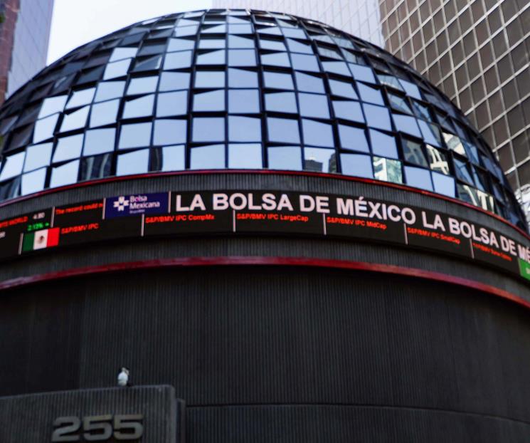 Peso recupera parte del terreno perdido frente al dólar