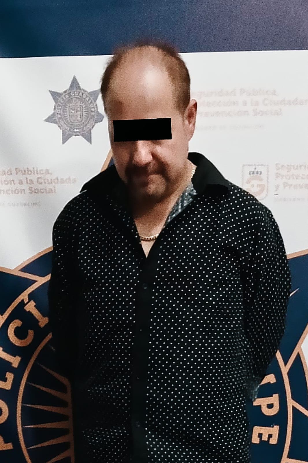 Una mujer que permanecía encerrada en su trabajo, luego de que su ex pareja llegara armado y le había advirtiera por teléfono que te iba a matar, exigiéndole que regresara con él, fue detenido por elementos de la Policía de Guadalupe en la Colonia Zertuche.