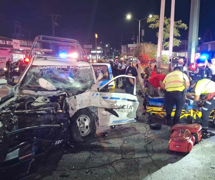 Choque entre patrullas deja 3 oficiales heridos en Monterrey