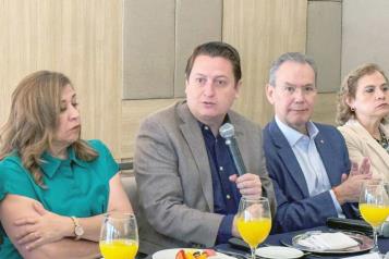 Instruyen instalaci&oacute;n de mesa de trabajo para el Tren del Norte