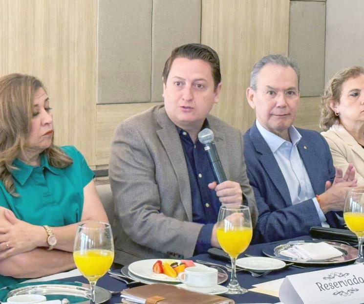 Instruyen instalaci&oacute;n de mesa de trabajo para el Tren del Norte