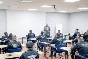 Inician clases de inglés policías y rescatistas de cara al Mundial